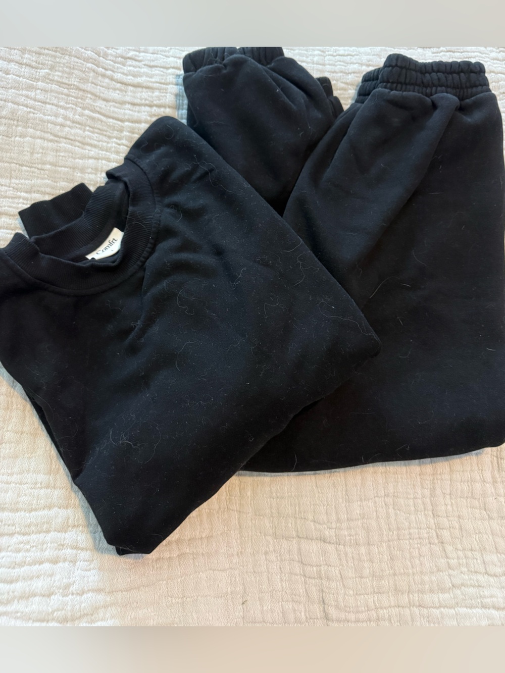 Comfrt Crewneck Sweatshirt and Jogger Set - EUC 1365
